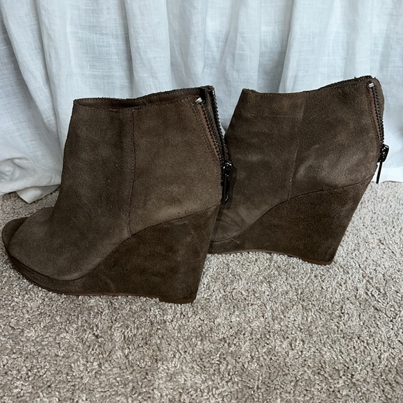 Dolce Vita “Demy” Suede Wedges - Picture 3 of 4